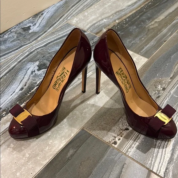 Salvatore Ferragamo Size 7.5 B Burgundy Patent Leather Pumps - Picture 12 of 17